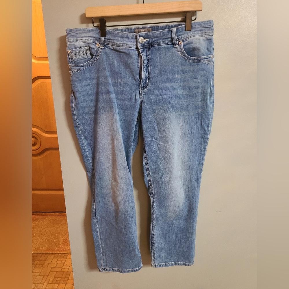 Chicos so slimming crop jean 5 items $10